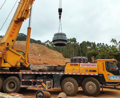 雙金石料生產(chǎn)線設(shè)備安裝現(xiàn)場(chǎng)