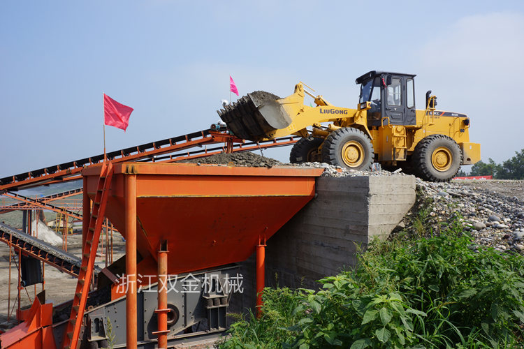 鵝卵石制砂生產(chǎn)線現(xiàn)場