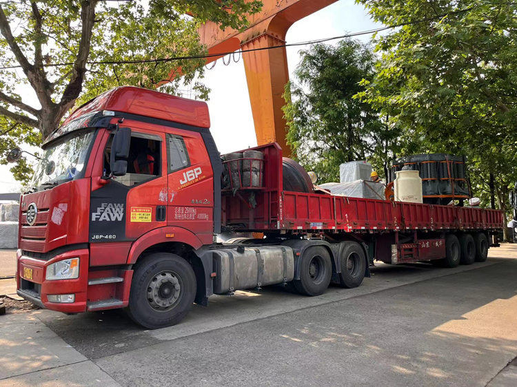 圓錐破碎機(jī)發(fā)貨現(xiàn)場