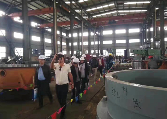 海外客戶參觀雙金公司生產(chǎn)車間