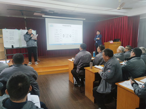 營銷代表上臺(tái)分享學(xué)習(xí)成果